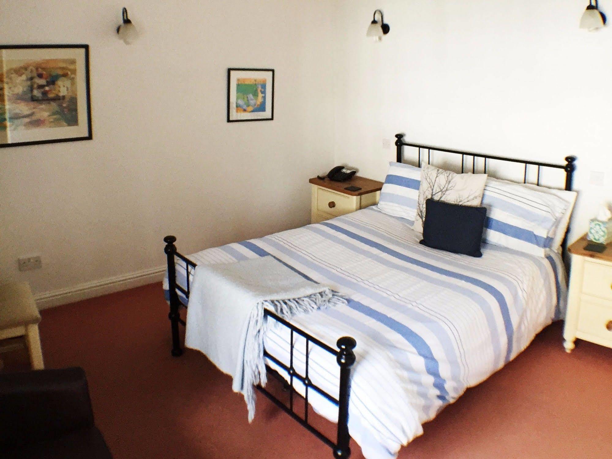 Hotel The White Hart à Sherington Extérieur photo