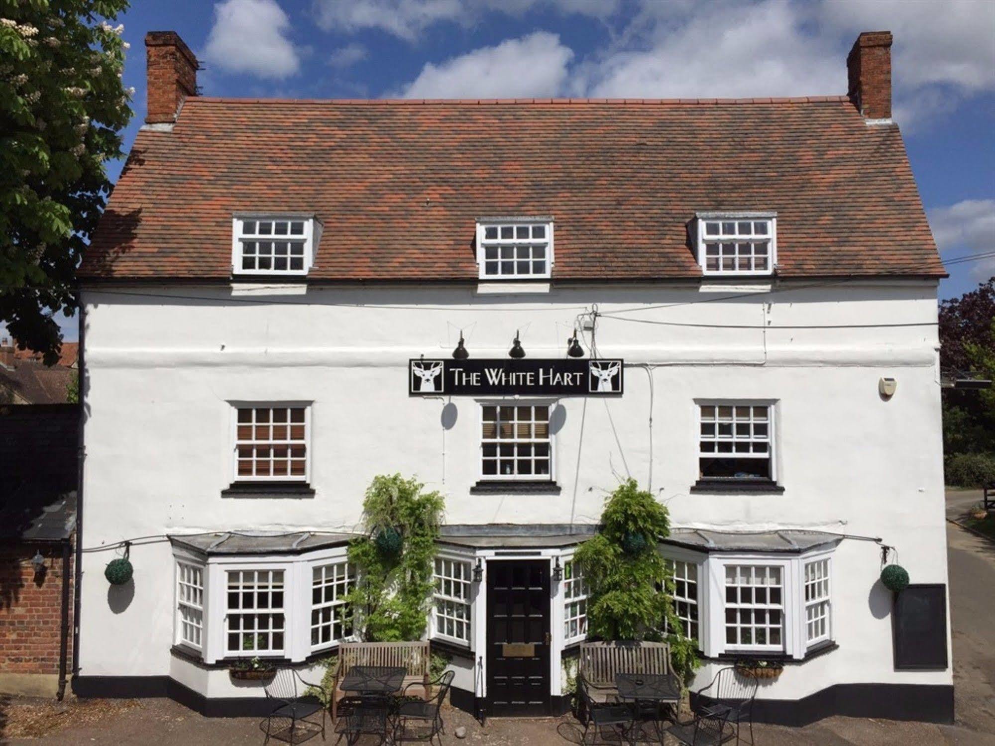 Hotel The White Hart à Sherington Extérieur photo