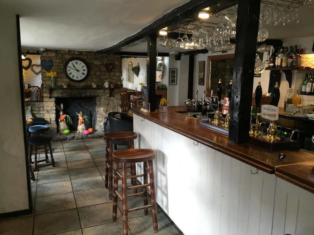 Hotel The White Hart à Sherington Extérieur photo