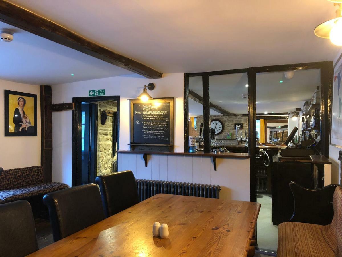 Hotel The White Hart à Sherington Extérieur photo