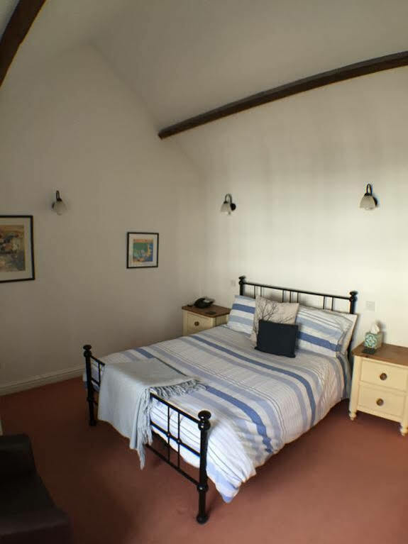 Hotel The White Hart à Sherington Extérieur photo
